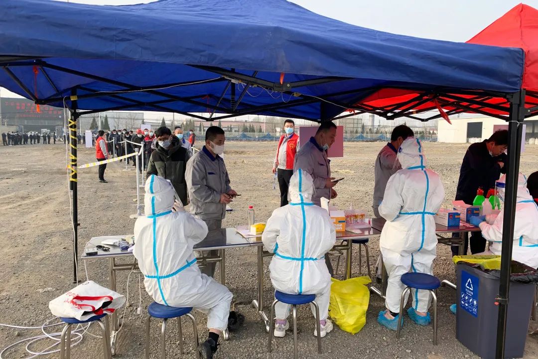 同心同力齊抗疫-鍍鋁鋅鋼板代理廠家宏鑫源全員核酸檢測(cè)有序進(jìn)行鍍鋁鋅鋼板、鍍鋁鋅鋼板廠家、鍍鋁鋅鋼板價(jià)格(圖2)